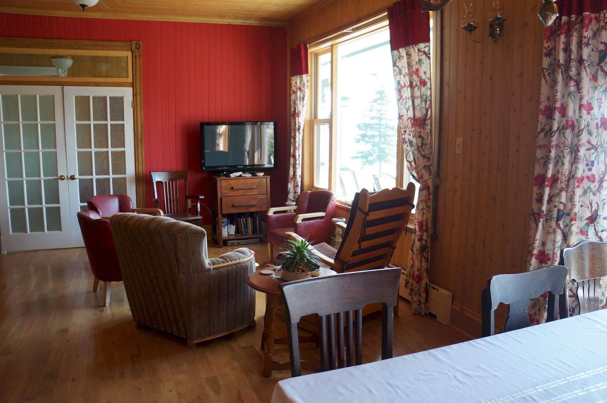 Le Manoir Du Vieux Presbytere Port-Daniel Eksteriør billede