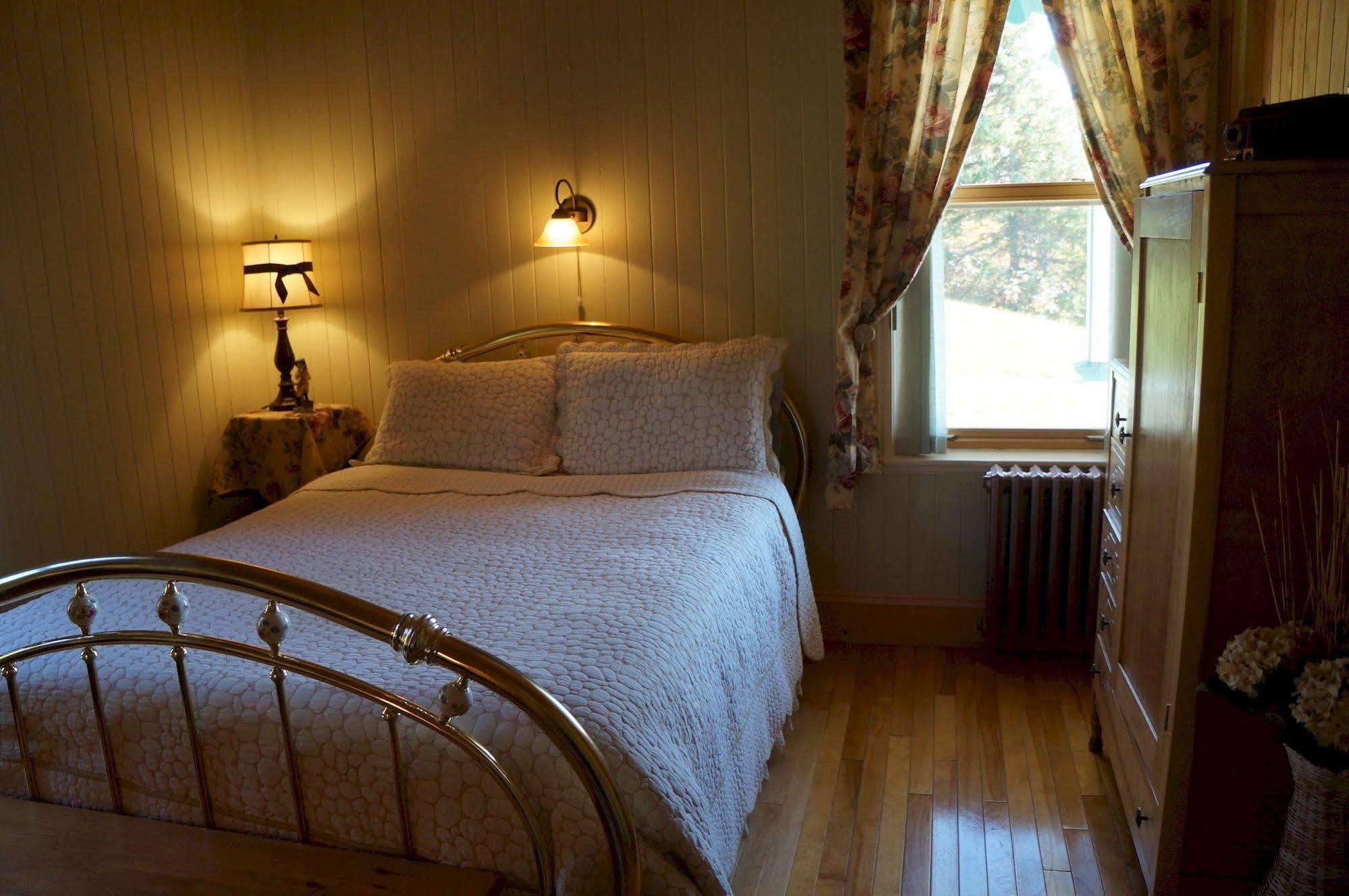 Le Manoir Du Vieux Presbytere Port-Daniel Eksteriør billede